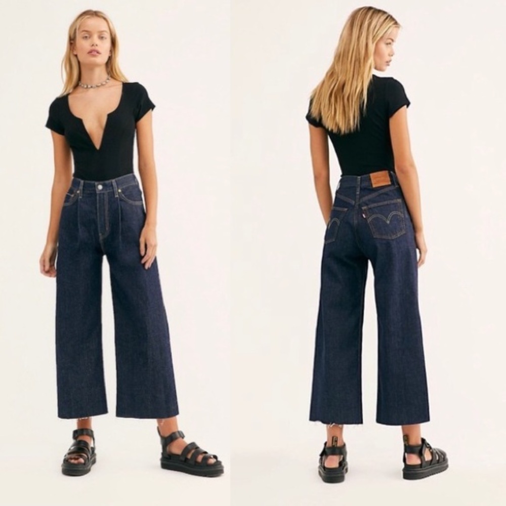 Levi’s Ribcage Pleated Crop Motown Philly Like New